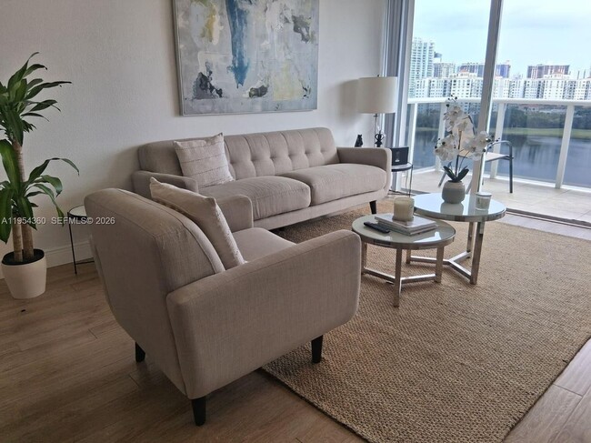 3625 N Country Club Dr in Aventura, FL - Building Photo - Building Photo