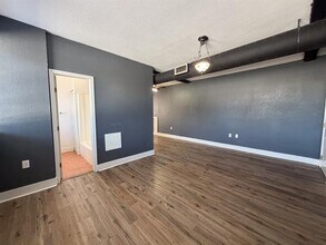 1300 W Main St in Waxahachie, TX - Building Photo - Building Photo