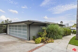 350 Chautauqua Blvd in Los Angeles, CA - Building Photo - Building Photo