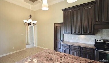 1919 W Ventura Dr in Pharr, TX - Building Photo - Building Photo