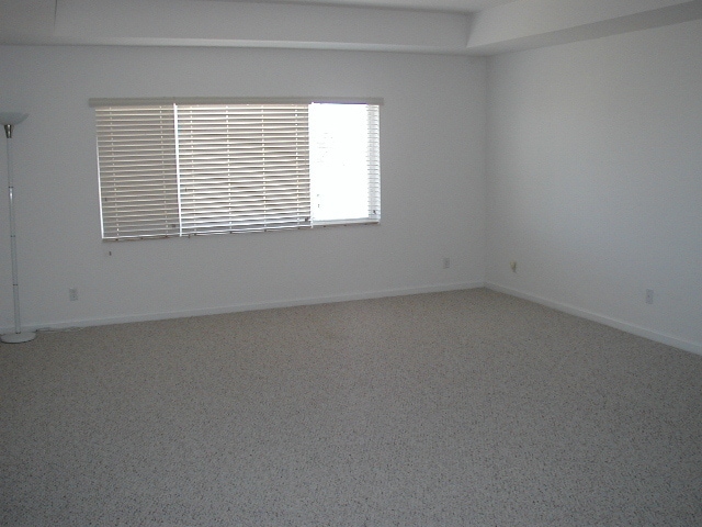 1263 Rosegate Blvd in Riviera Beach, FL - Building Photo - Building Photo