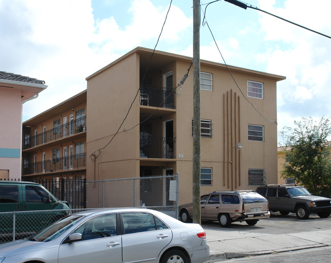111 SW 18th Ave in Miami, FL - Foto de edificio - Building Photo
