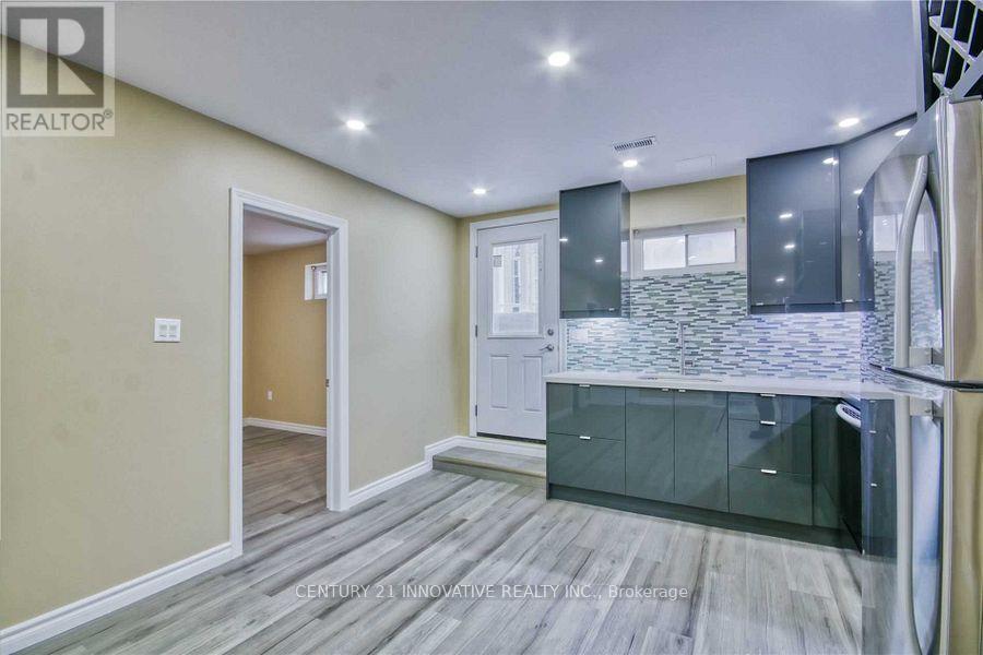 359 Rathburn Rd in Toronto, ON - Building Photo