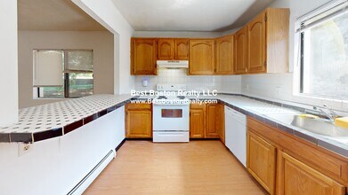 100 Fellsview Ter, Unit 101A in Stoneham, MA - Building Photo - Building Photo