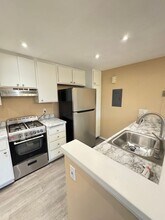 883 W San Ysidro Blvd in San Diego, CA - Building Photo - Building Photo