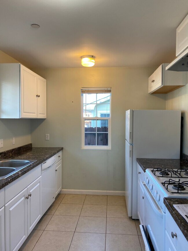 842 Sloat Ave in Monterey, CA - Building Photo - Building Photo