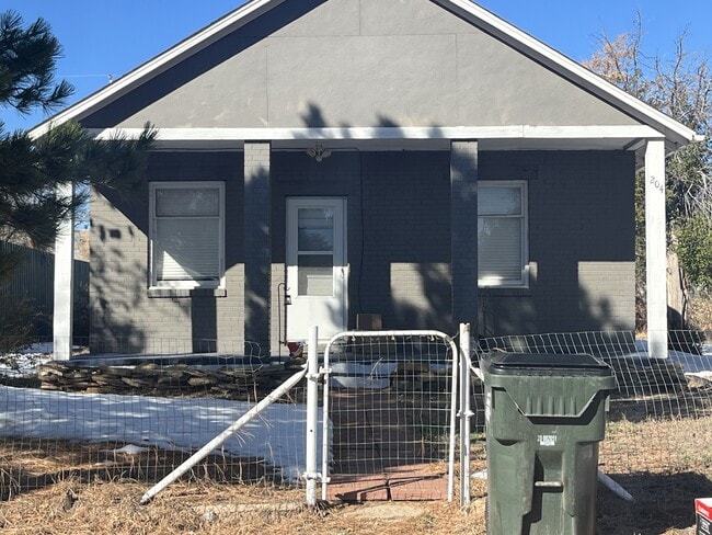 property at 204 W 9th St