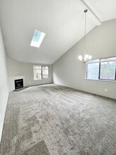 17932 Oatfield Rd in Gladstone, OR - Building Photo - Building Photo