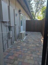 15762 SW 102nd St, Unit Studio in Miami, FL - Foto de edificio - Building Photo