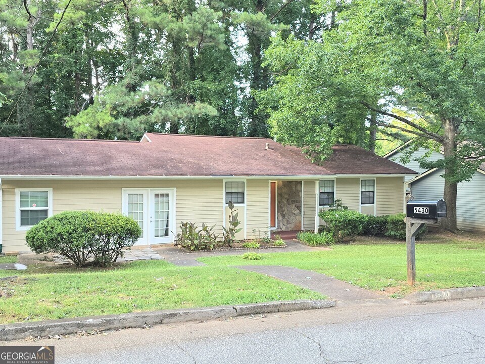 5430 Mallard Trail in Lithonia, GA - Building Photo