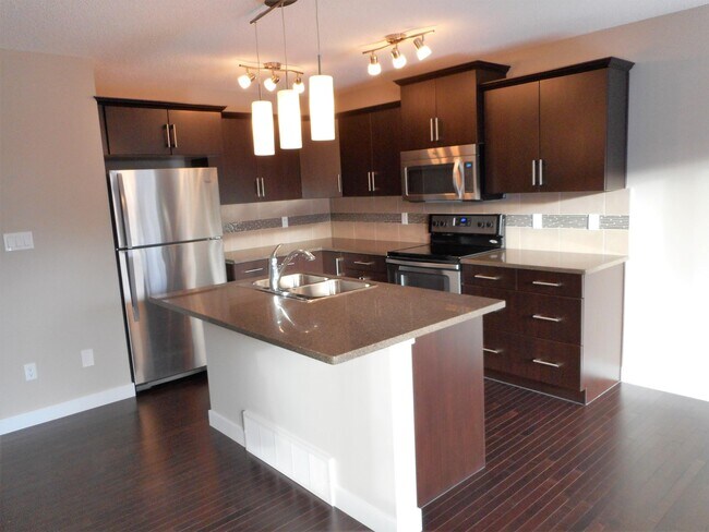 2004-2004 Trumpeter Way NW in Edmonton, AB - Building Photo - Building Photo