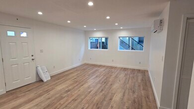 805 W Glenoaks Blvd, Unit 805 A and B in Glendale, CA - Foto de edificio - Building Photo