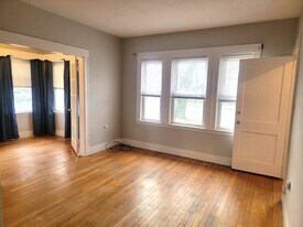 1054 Washington St, Unit 1 in Braintree, MA - Building Photo
