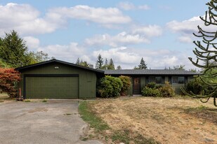 74693 Hale Ln in Rainier, OR - Building Photo