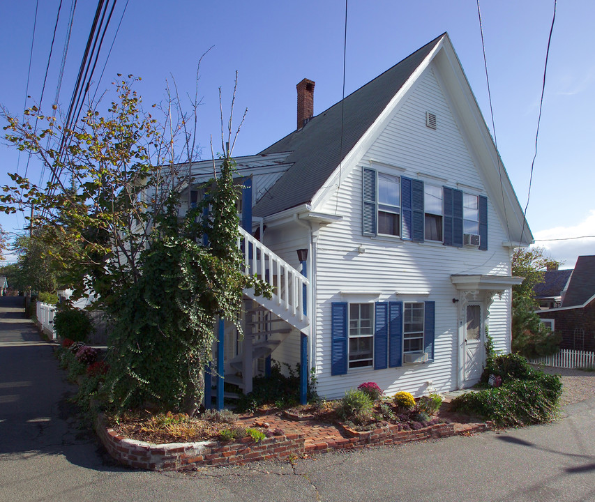 9 Soper St in Provincetown, MA - Building Photo