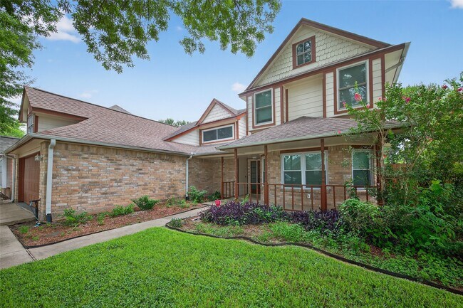 13043 Skymeadow Dr in Houston, TX - Building Photo - Building Photo