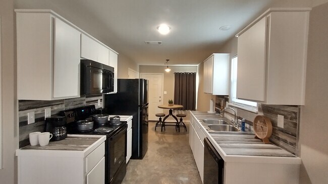 130 Bayou Oaks Dr in Monroe, LA - Foto de edificio - Building Photo