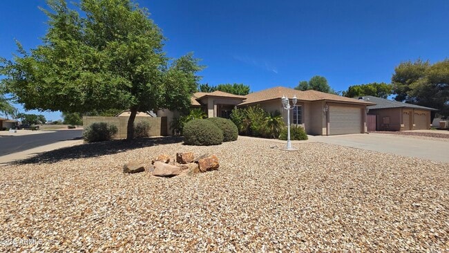 9014 W Rovey Ave in Glendale, AZ - Building Photo - Building Photo