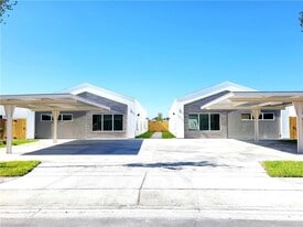 11 East St in McAllen, TX - Building Photo