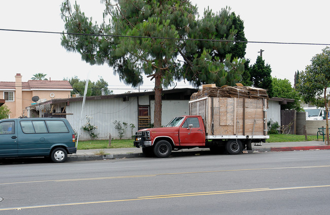 2718 Mcfadden Ave in Santa Ana, CA - Building Photo - Building Photo