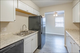 Cambridge Apartments in Clarksville, IN - Foto de edificio - Interior Photo