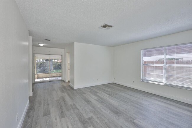 11507 Valencia Dr in Seffner, FL - Building Photo - Building Photo