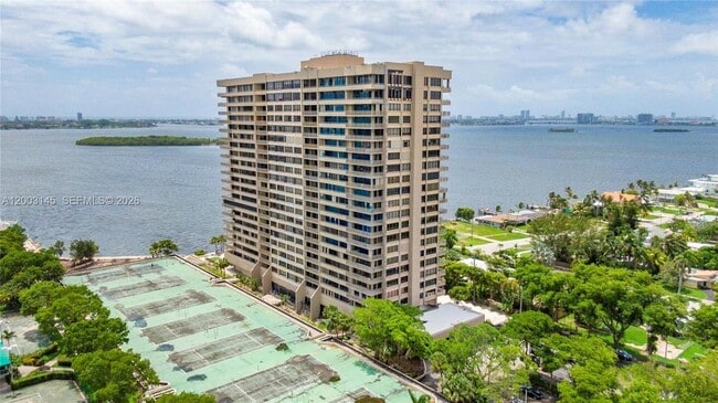 11113 Biscayne Blvd, Unit 1554 in Miami, FL - Foto de edificio - Building Photo