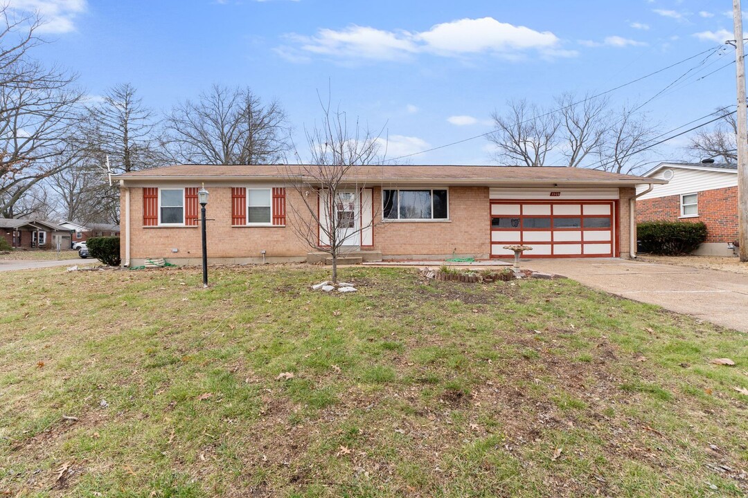 7309 Landi Ct in Hazelwood, MO - Building Photo