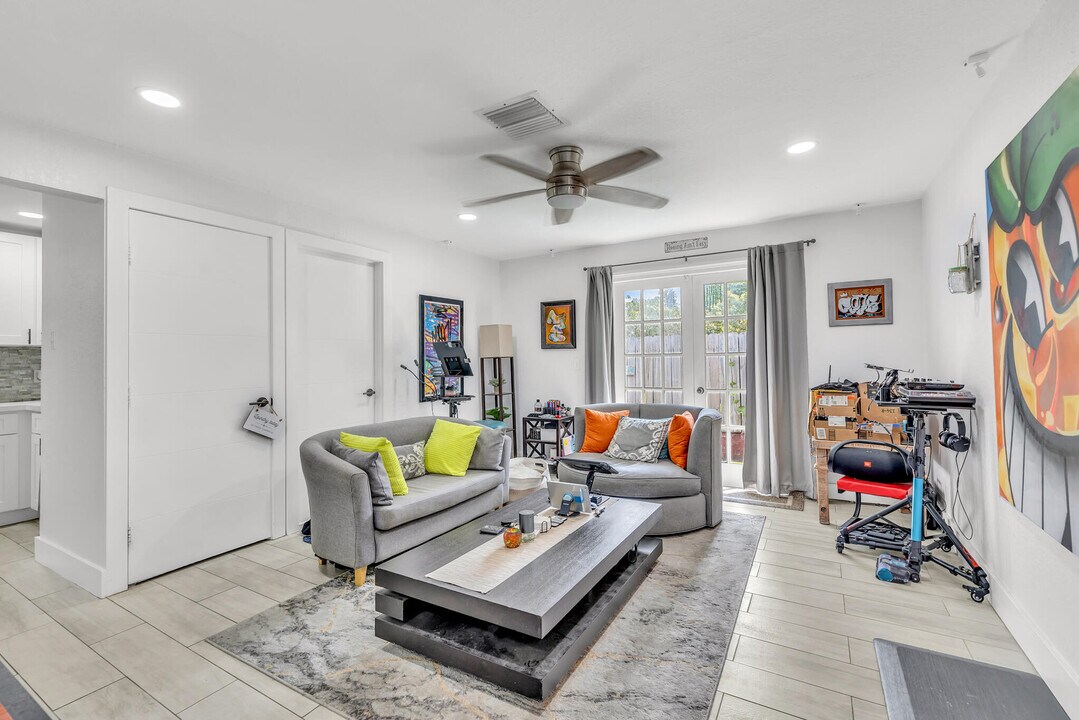 2638 Taylor St in Hollywood, FL - Building Photo
