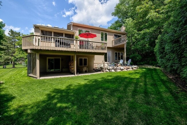 9378 Olympia Dr in Eden Prairie, MN - Building Photo - Building Photo