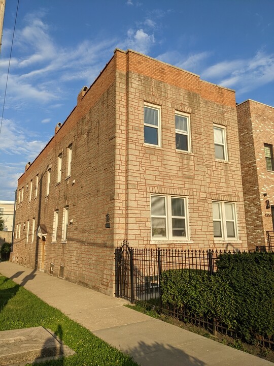 2259 W Hirsch St in Chicago, IL - Building Photo