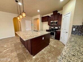 7790 Enchanted Cir Dr in El Paso, TX - Building Photo - Building Photo