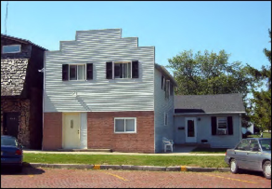 110 N Front in Danforth, IL - Foto de edificio