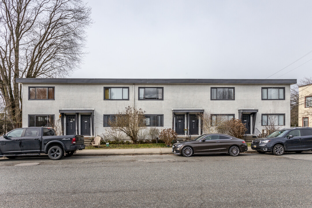 103-111 Templeton Dr N in Vancouver, BC - Building Photo