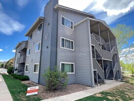 8100 W Quincy Ave in Denver, CO - Building Photo