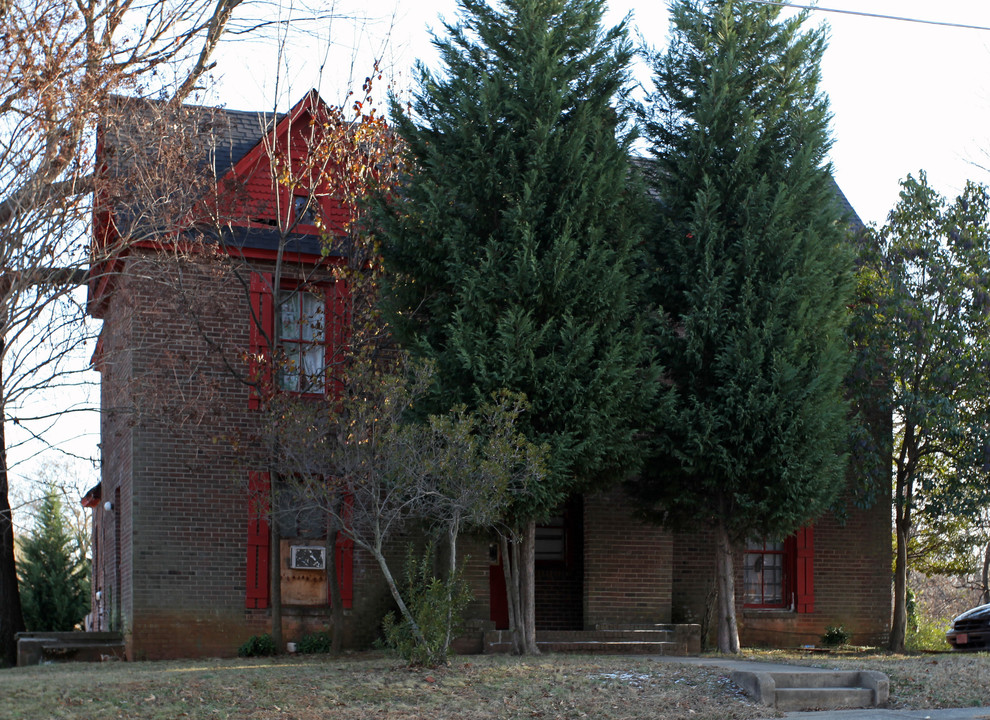 423 N Main St in Burlington, NC - Building Photo