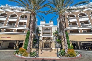 Pinnacle at MacArthur Place in Santa Ana, CA - Building Photo