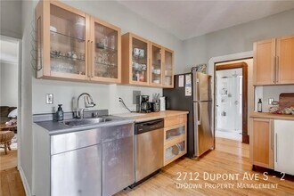 2712 Dupont Ave S in Minneapolis, MN - Building Photo - Building Photo