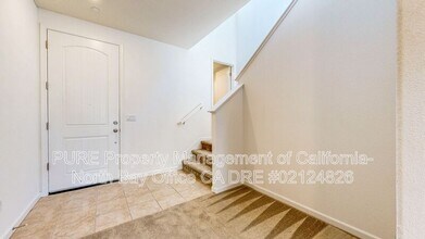 5562 Kennedy Pl in Cotati, CA - Foto de edificio - Building Photo