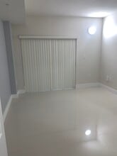 3410 Coral Way, Unit Emerald Plaza #902 in Miami, FL - Building Photo - Building Photo