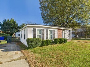 8000 Diggs Rd in Norfolk, VA - Building Photo - Building Photo