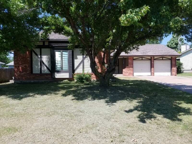 1709 N Brunswick Ln in Wichita, KS - Building Photo