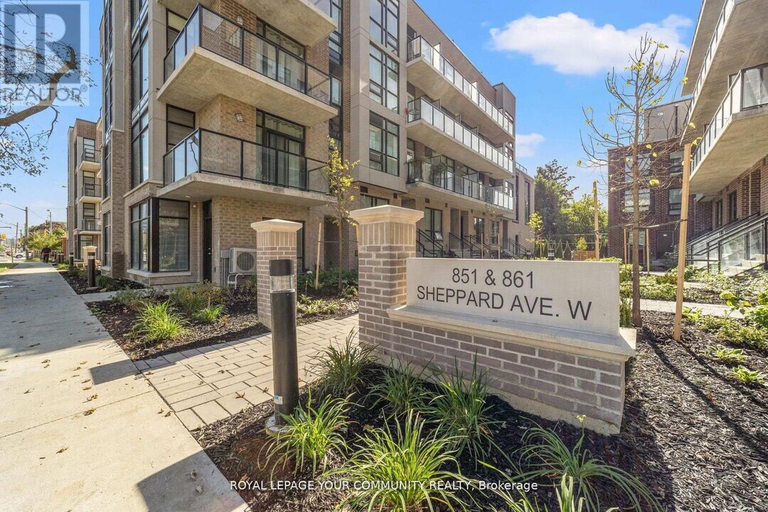 851-851 Sheppard Ave W in Toronto, ON - Building Photo