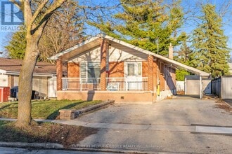 111 Verobeach Blvd in Toronto, ON - Building Photo - Building Photo