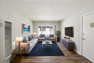 Ladera Townhouse in Los Angeles, CA - Building Photo