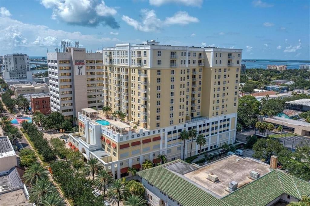 628 Cleveland St in Clearwater, FL - Foto de edificio