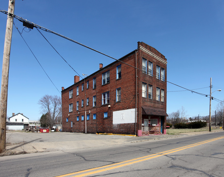 16 W Long Ave in New Castle, PA - Building Photo