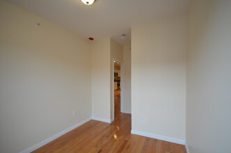 16 Chelsea St, Unit 1 in Boston, MA - Building Photo - Building Photo