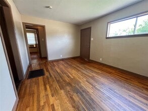 202 W Wheatland Rd in Duncanville, TX - Building Photo - Building Photo