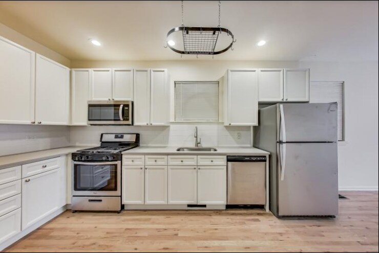 2817 N Damen Ave in Chicago, IL - Building Photo
